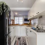Molly's - 2 Bdrms, Terrace, Parking