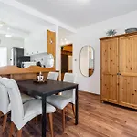 Molly's - 2 Bdrms, Terrace, Parking Apartment