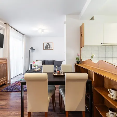 דירה Molly's - 2 Bdrms, Terrace, Parking בודפשט