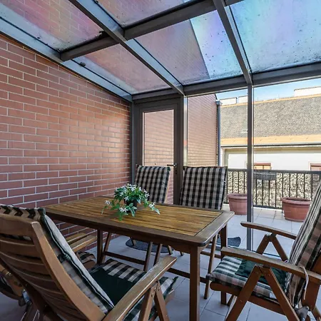 Molly's - 2 Bdrms, Terrace, Parking דירה בודפשט