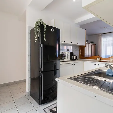 Molly's - 2 Bdrms, Terrace, Parking בודפשט