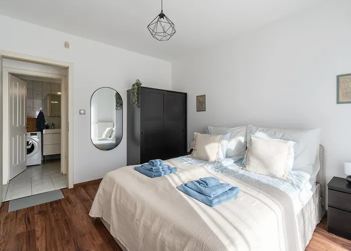 Molly's - 2 Bdrms, Terrace, Parking *