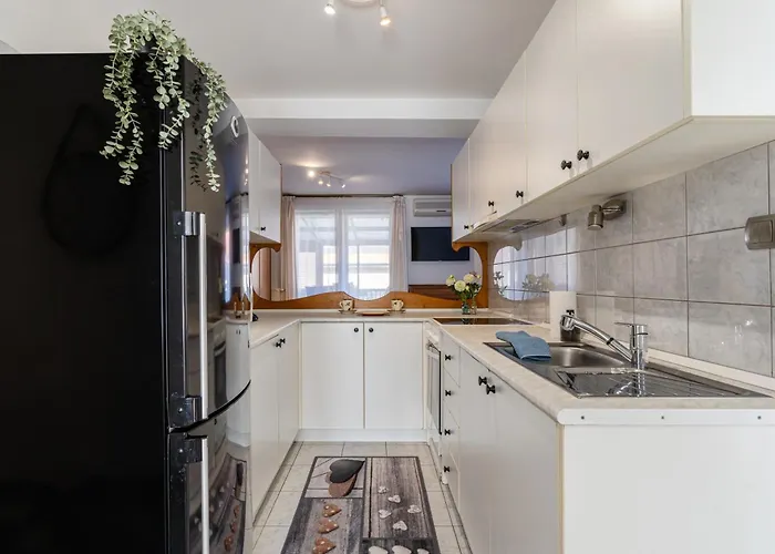 Molly's - 2 Bdrms, Terrace, Parking
