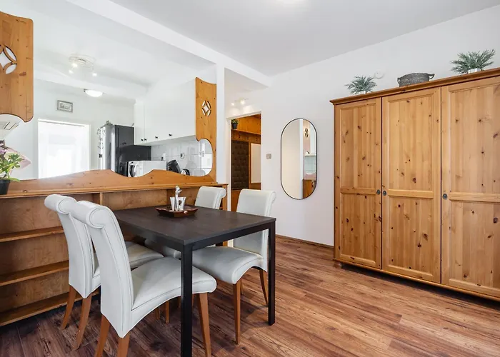 Molly's - 2 Bdrms, Terrace, Parking Apartment