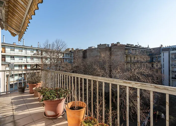 Molly's - 2 Bdrms, Terrace, Parking