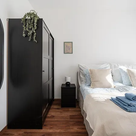 Molly's - 2 Bdrms, Terrace, Parking *