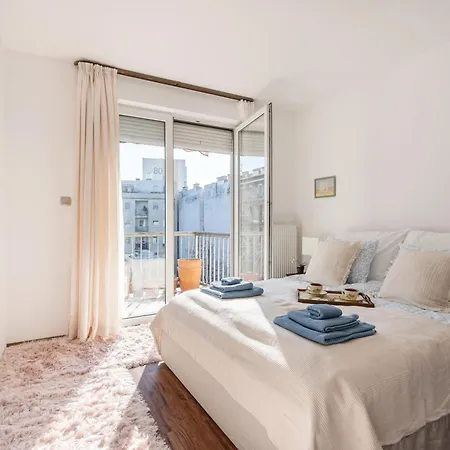 Molly's - 2 Bdrms, Terrace, Parking Budapest