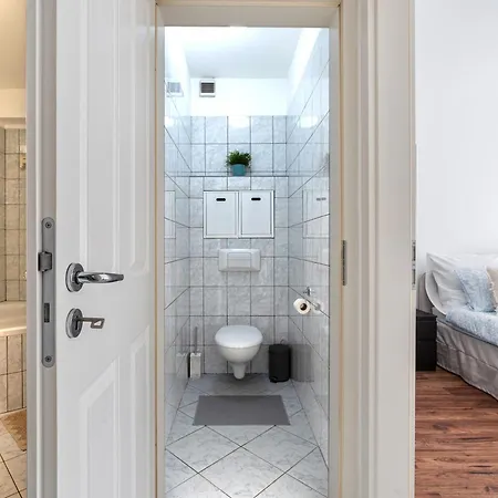 Molly's - 2 Bdrms, Terrace, Parking * Budapest