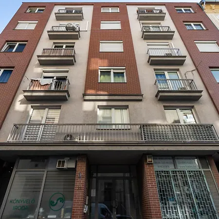 Molly's - 2 Bdrms, Terrace, Parking