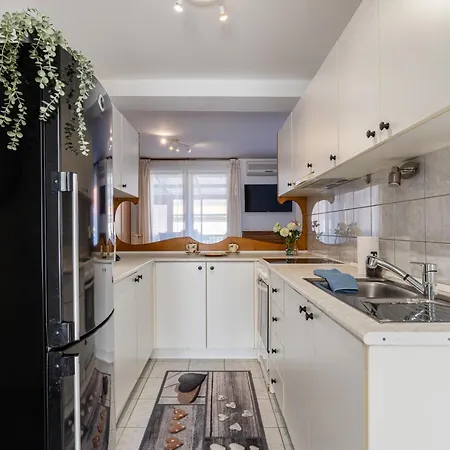 Molly's - 2 Bdrms, Terrace, Parking