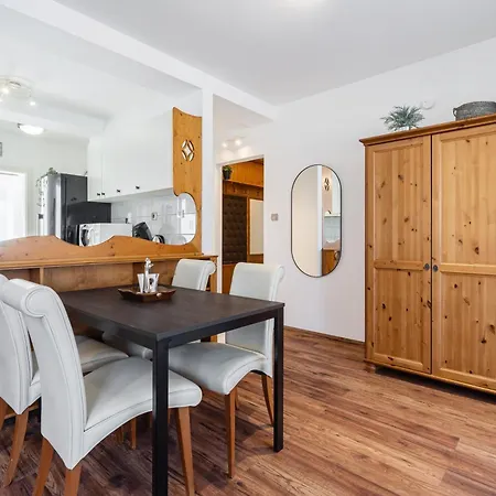 Molly's - 2 Bdrms, Terrace, Parking Apartment